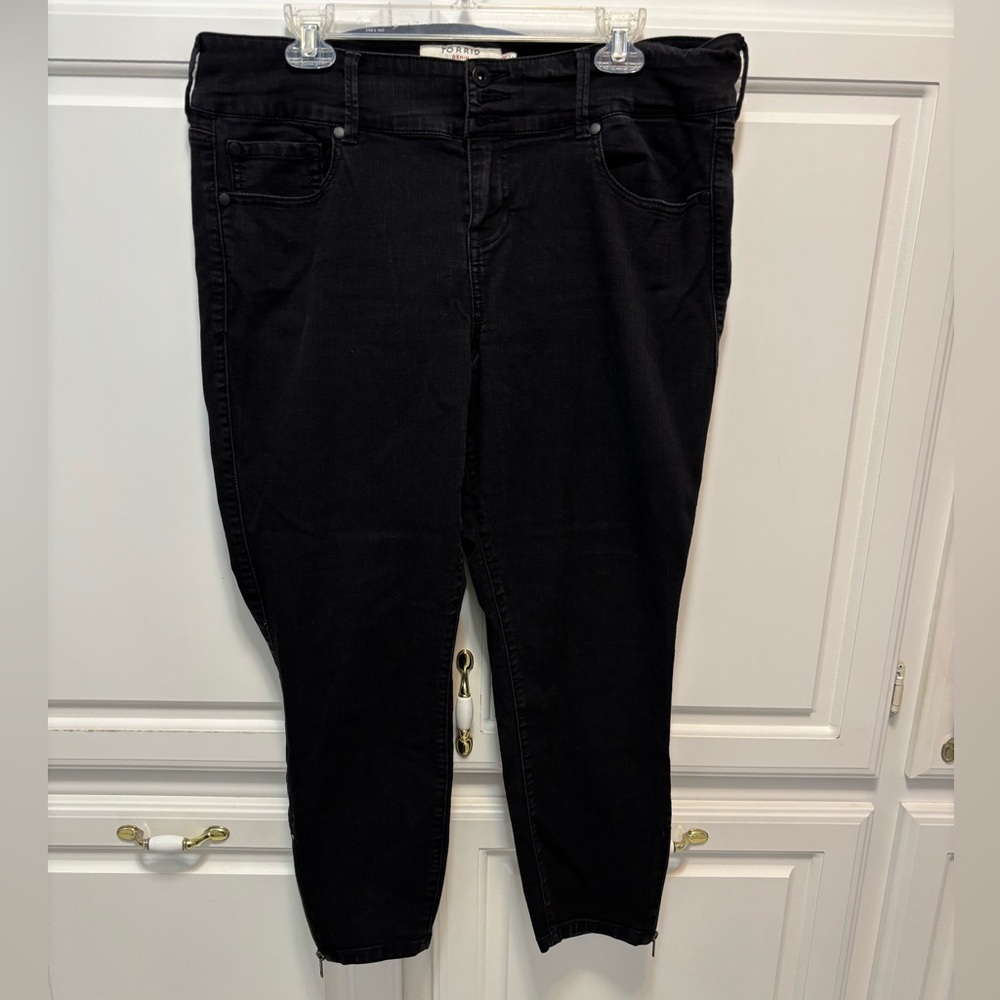 Torrid Black Ankle Zip Denim Jean Jegging Pants Women’s Size 18R